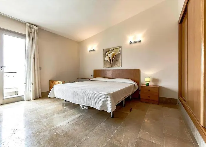 Willa In Amarilla Golf *